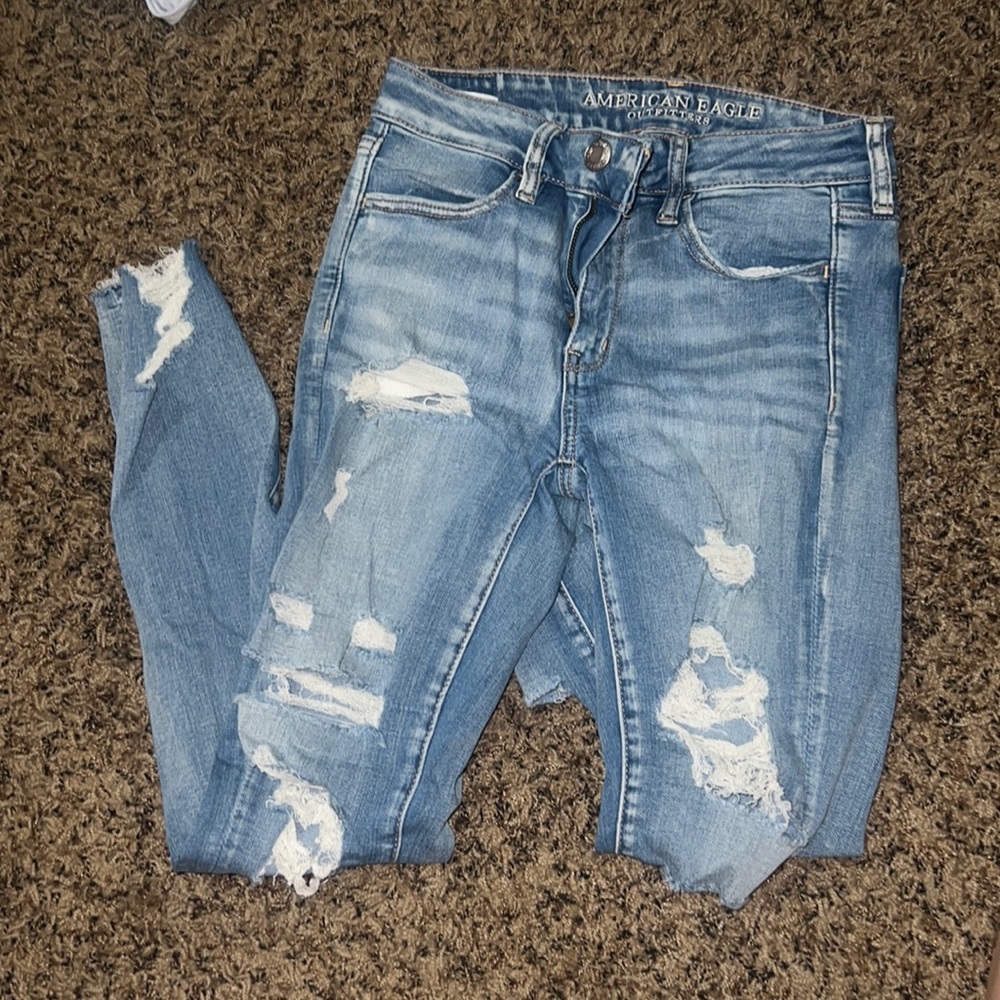 American eagle ripped skinny jeans !